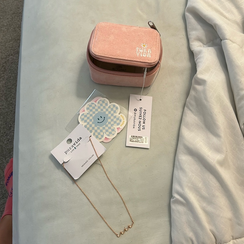 Pura Vida Necklace Set